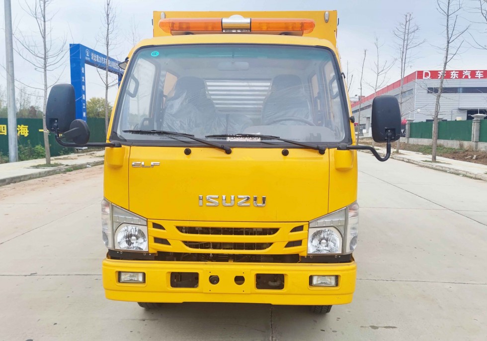 齊東方牌五十鈴雙排救險車-1000方排水量 齊東方牌五十鈴雙排救險車-1000方排水量